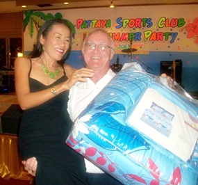 PSC President Tony Oakes gets some help with the raffle prizes.